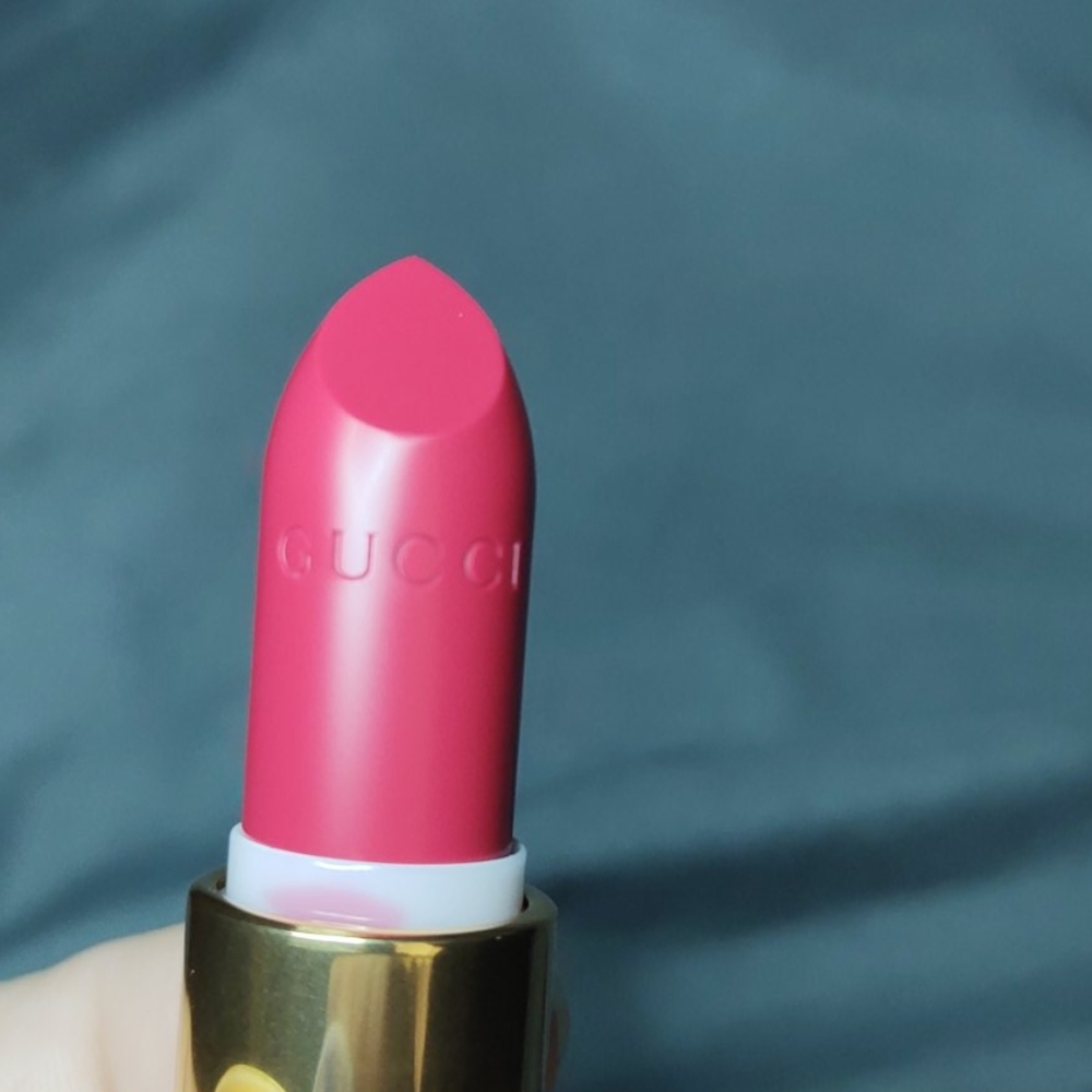 Gucci lipstick satin love before breakfast 403